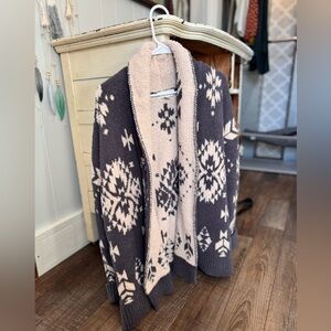 Cozy Gray and Cream Patterned Cardigan